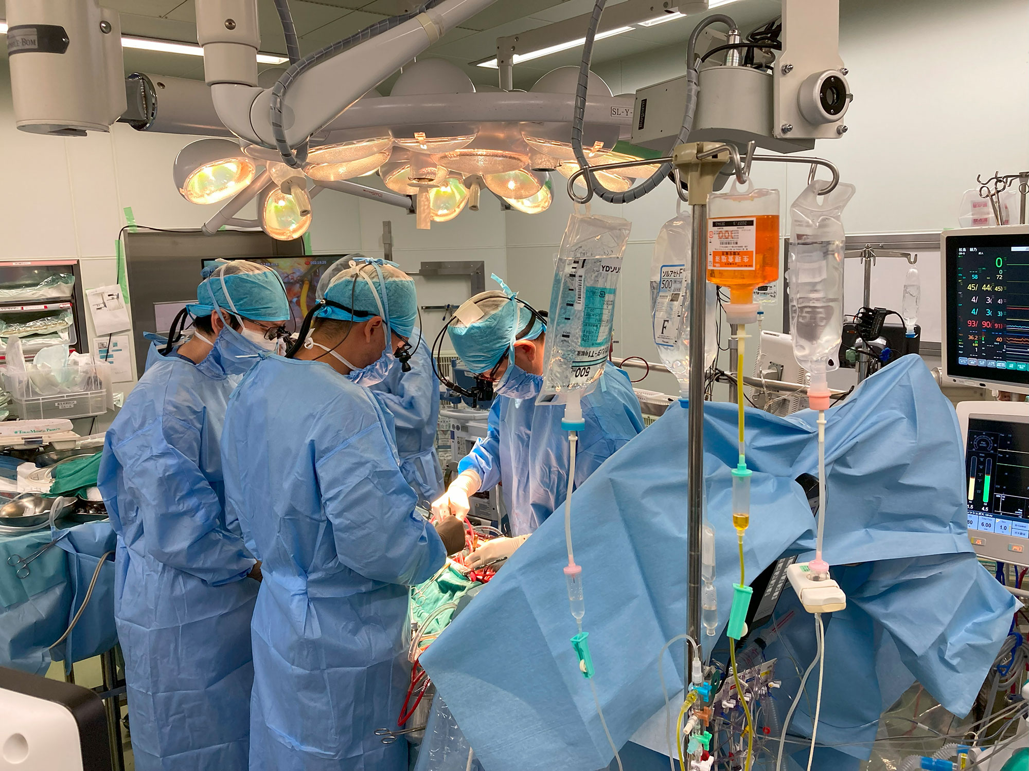 Dr. Satoshi Kuroyanagi performing robotic MICS — Kishiwada Tokushukai Hospital